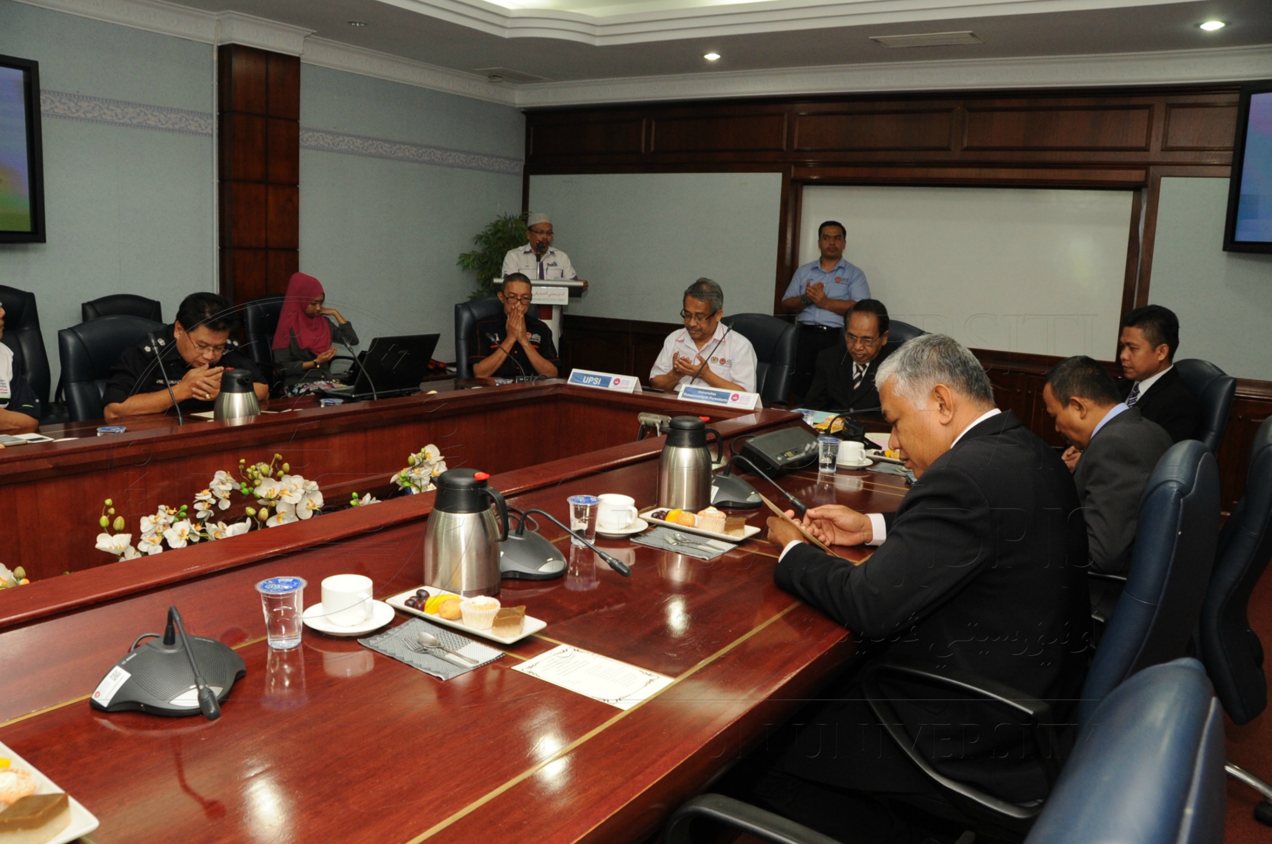 PRO16 6 Mou HAS 7858